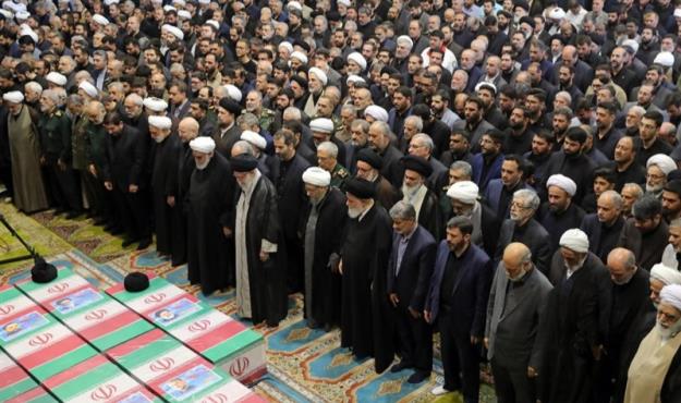 اقامه نماز رهبر انقلاب بر پیکر شهید رئیسی و شهدای خدمت