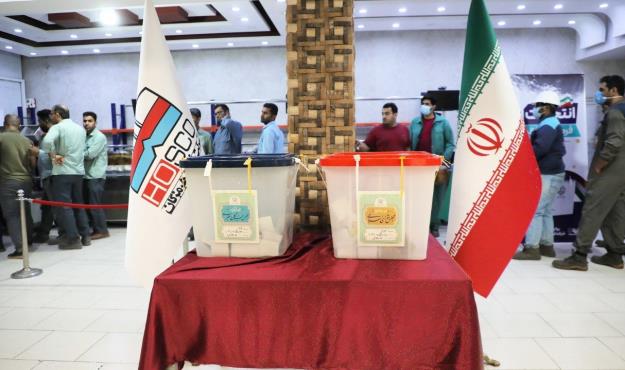 با حضور پرشور و خلق حماسه کارکنان فولاد هرمزگان؛ انتخابات مجلس شورای اسلامی و خبرگان رهبری برگزار شد