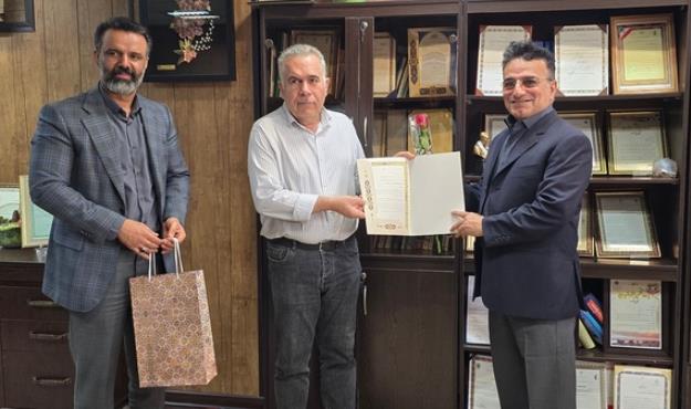 تجلیل از پزشک جانباز دوران دفاع مقدس