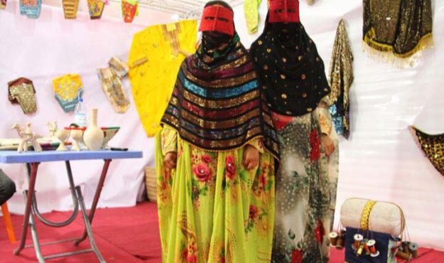 دوره رایگان آموزش دوخت البسه محلی هرمزگان برگزار شد
