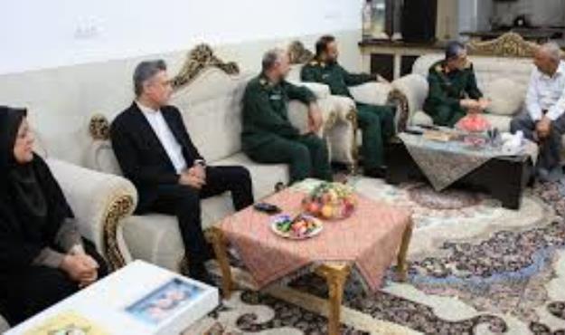 تجلیل از پرستار بازنشسته هرمزگانی در قالب طرح «نسیم رحمت»
