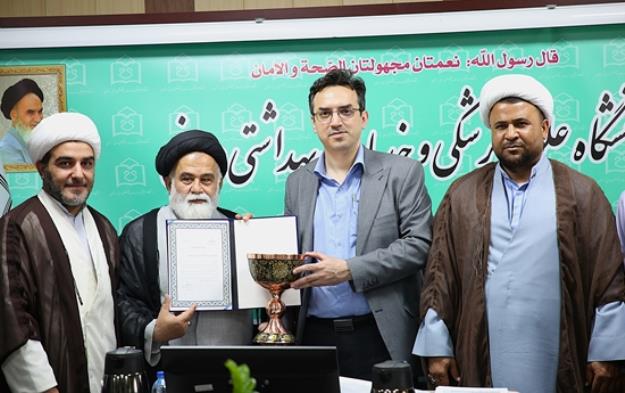 تقدیر مسئول نهاد نمایندگی مقام معظم رهبری در دانشگاه از تلاشهای دکتر شاهرخی رئیس دانشگاه علوم پزشکی هرمزگان