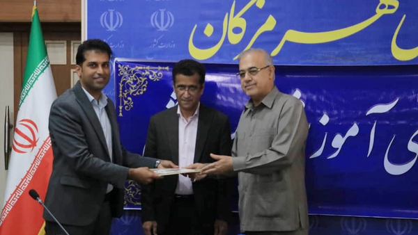رتبههای برتر کنکور در هرمزگان تجلیل شدند