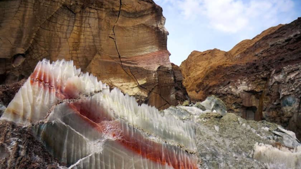 دستور قضایی قاطع برای حفاظت گنبد نمکی قشم؛ پرورش میگو ممنوع شد