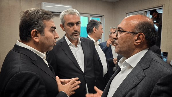 بازدید وزیر اقتصاد از گمرک و محوطه کانتینری بندر شهید رجایی