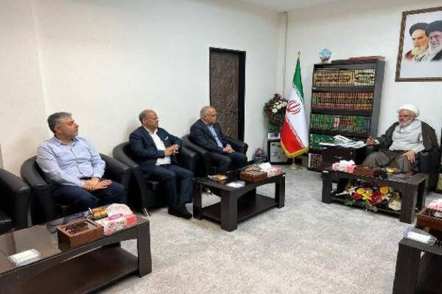 نشست مدیرکل راهداری و حمل و نقل جاده ای هرمزگان با نماینده ولی فقیه استان