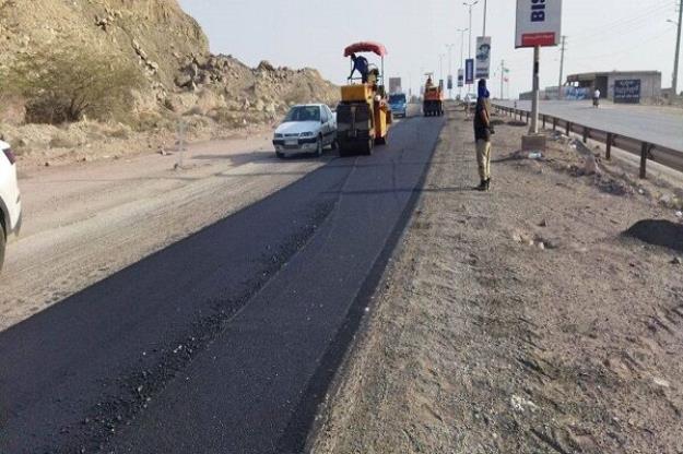 پایان عملیات لکه‌گیری و روکش آسفالت محور بندرعباس – بندرخمیر 
