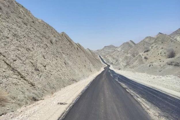 آسفالت ۶/۵ کیلومتر از راه‌های روستایی در دهستان سیاهو استان هرمزگان