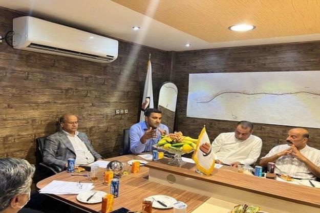 نشست هم‌اندیشی حمل‌ونقل کالا در بندر خمیر با حضور معاون حمل‌ونقل اداره کل برگزار شد