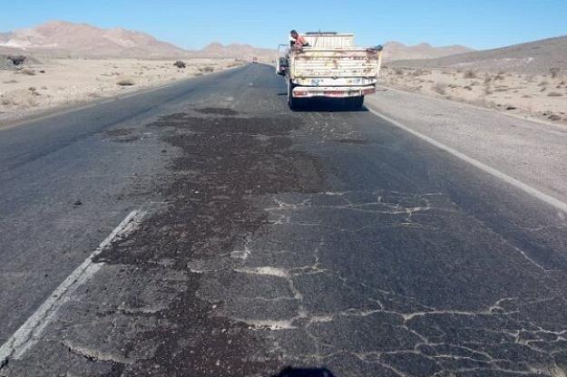 لکه‌گیری محور سیرجان – حاجی‌آباد هرمزگان با استفاده از آسفالت سرد