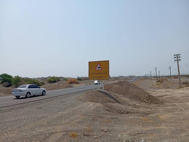 پاکسازی حاشیه راه و تذکر درباره تردد احشام در محور میناب – دو راهی/ توصیه‌های ایمنی به ساربانان و کاربران جاده ای