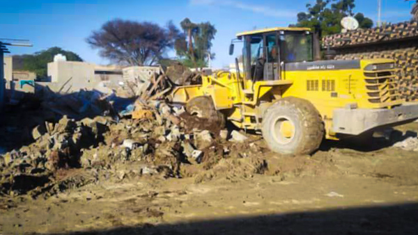 آغاز عملیات آواربرداری واحدهای تخریب‌شده از سیل در سیریک