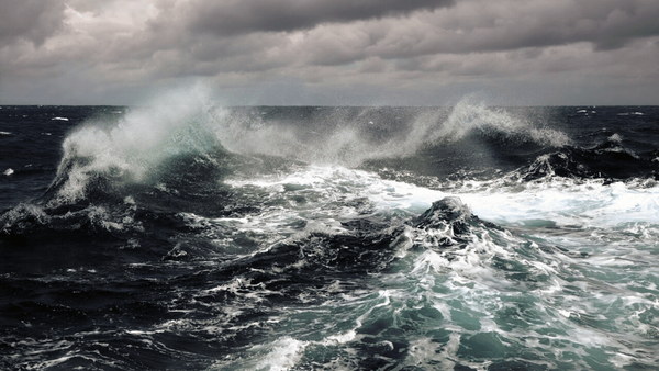 تنگه هرمز طوفانی می‌شود