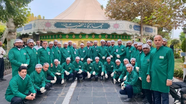 خدمت‌رسانی ۱۲۰ خادمیار مینابی به زائران حرم رضوی