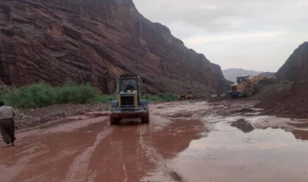 ریزش کوه در محور سیرجان-بندرعباس