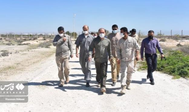 بازدید سرزده استاندار هرمزگان از جزیره لاوان/ تأکید بر آزادسازی سواحل برای مردم