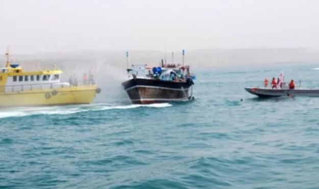 توقیف ۲ فروند شناور حامل ۱۵ هزار لیتر سوخت قاچاق توسط نیروی دریایی سپاه در خلیج فارس