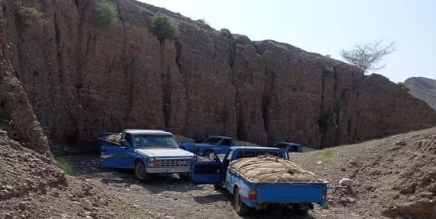 توقیف ۱۳ دستگاه خودروی حامل سوخت قاچاق در کوه های هشتبندی هرمزگان