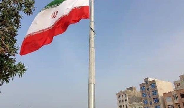 بلندترین پرچم هرمزگان در قشم بر افراشته شد