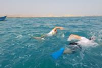 شنای جانبازان قطع نخاع در خلیج فارس به یاد شهدای 12 تیر