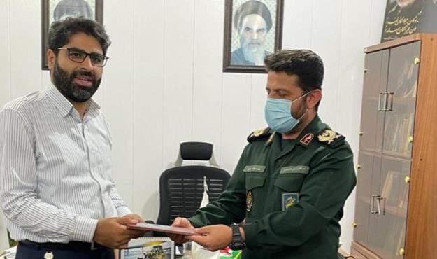  تجلیل فرمانده نیروی دریایی سپاه از شهردار بوموسی