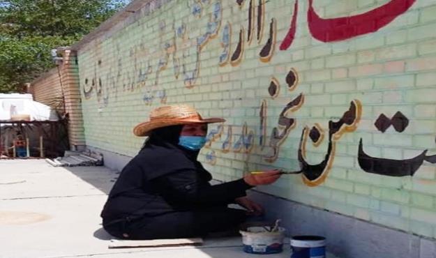 معلمی که در رودان جهاد مشق می کند+عکس