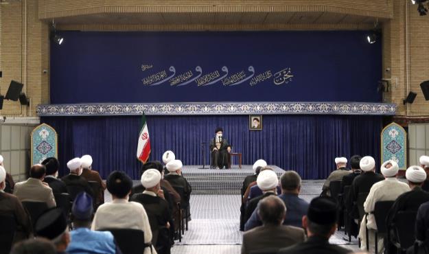 جمهوری اسلامی با الهام از اهلبیت اژدهای هفتسر استکبار را عقب راند و پیشرفت کرد