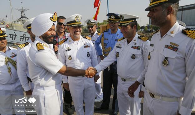 ناوگروه صلح دوستی ارتش هندوستان در منطقه یکم نیروی دریایی ارتش پهلو گرفت 