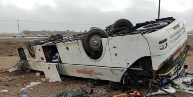 واژگونی اتوبوس در حوالی بندرلنگه ۱کشته و ۷ مصدوم برجای گذاشت