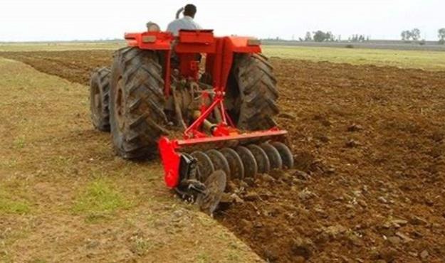  حل مشکل سوخت تراکتورداران بستک