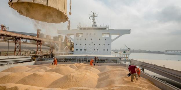 تخلیه سه کشتی کالاهای اساسی در بندر شهیدرجایی
