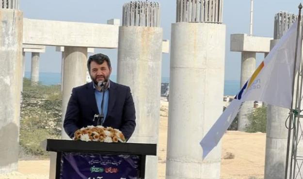  مناطق آزاد مردمی و جهانی می‌شوند/ انتقاد از دولت قبل برای بی‌توجهی به پل خلیج فارس