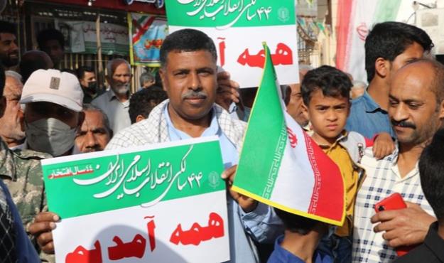 سنگ تمام ساحل نشینان برای انقلاب/ خلیج فارس مبهوت جمعیت راهپیمایان بندرعباسی+عکس و فیلم