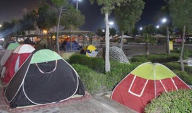 هجوم مسافران به ساحل بندرعباس